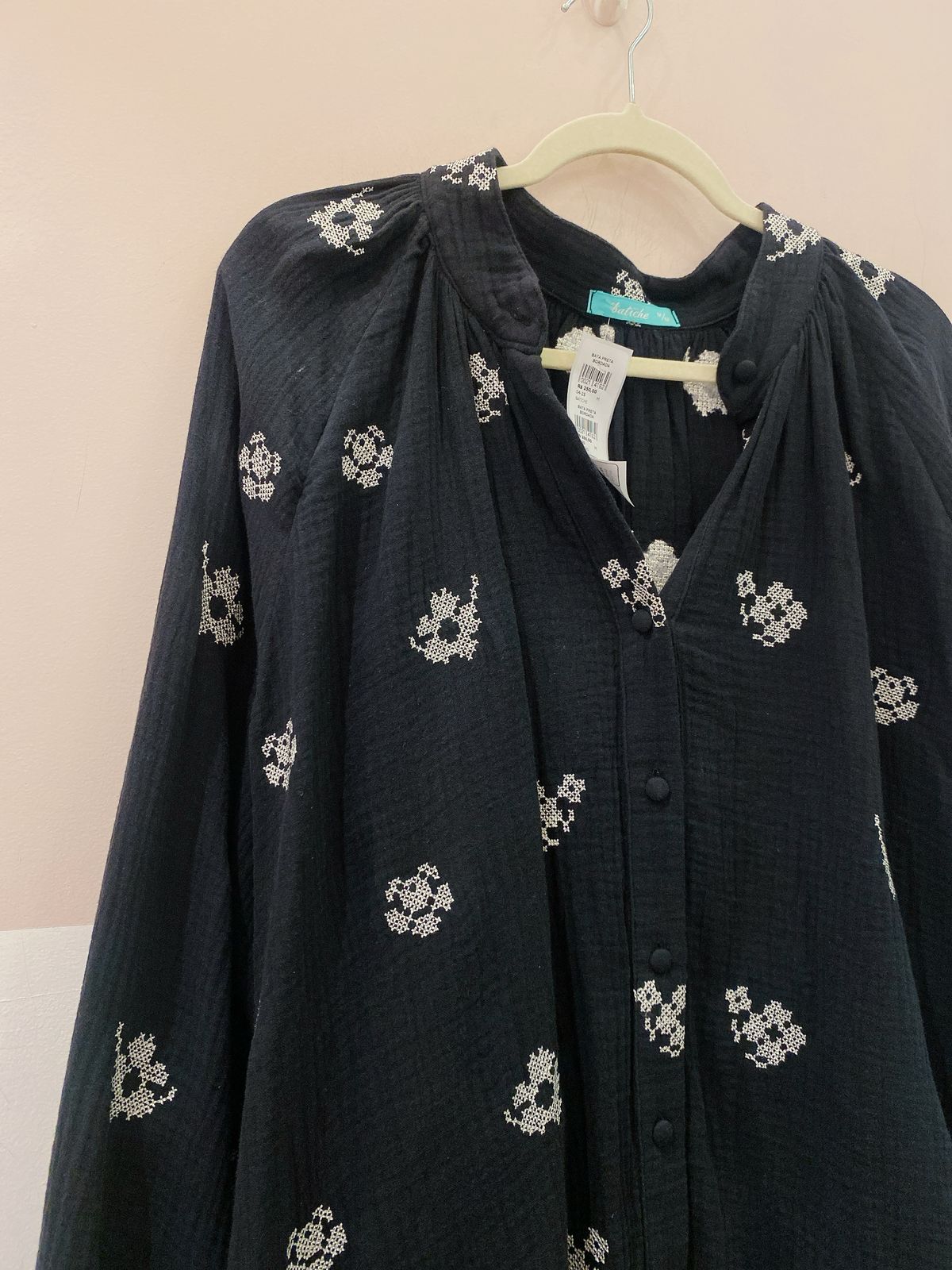 Bata preta bordada Batiche M