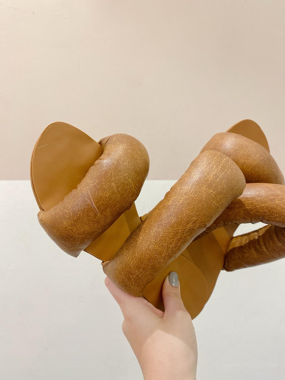 Sandália marrom acolchoada 38