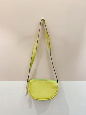 Bolsinha couro tiracolo lima Loucos e Santos