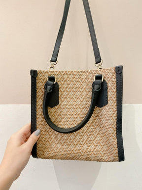 Bolsa palha detalhes pretos Schutz