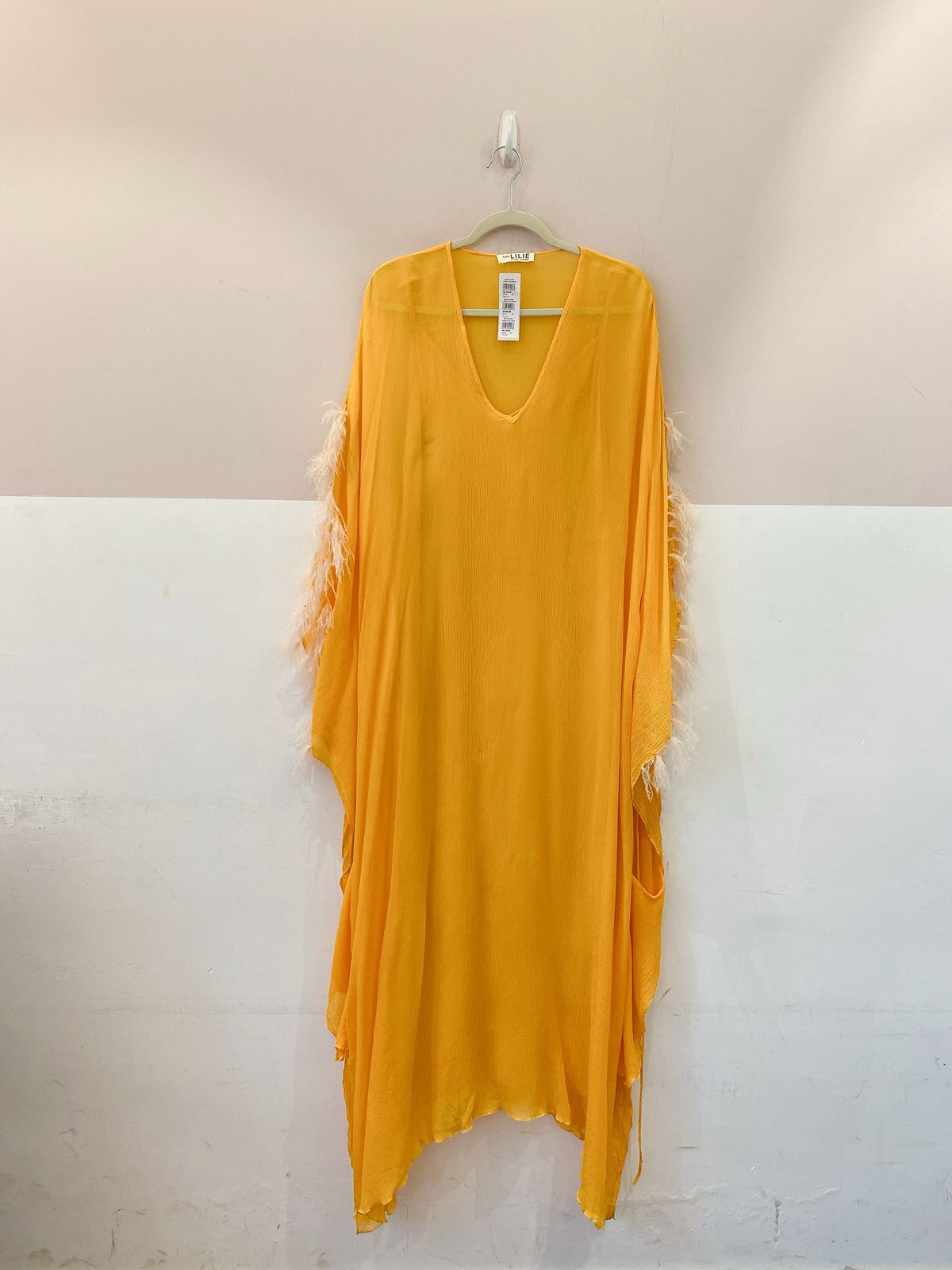 Vestido midi laranja plumas The Lilie 40