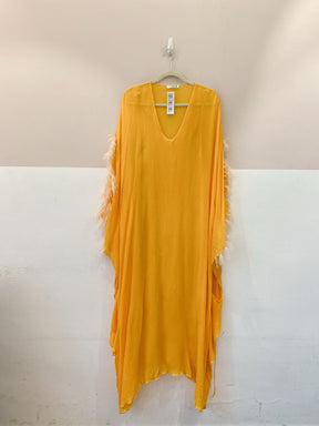 Vestido midi laranja plumas The Lilie 40