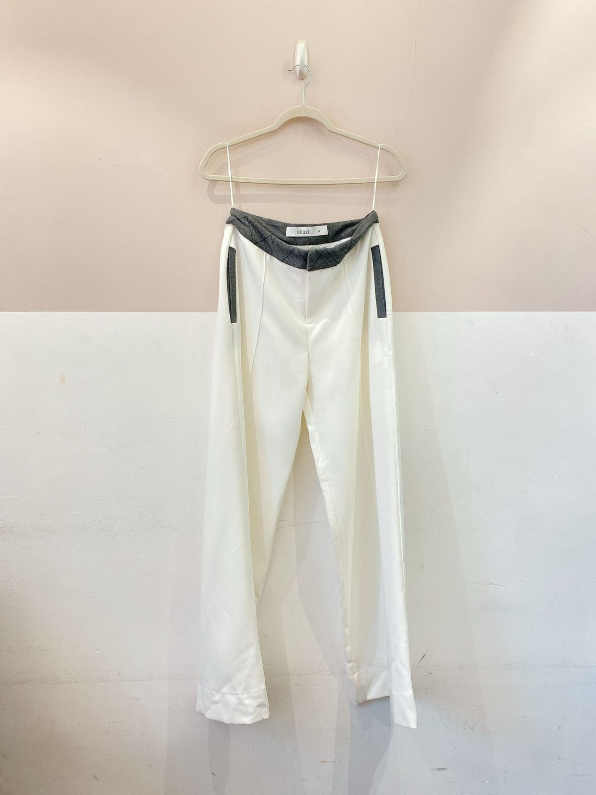 Calça branca cós cinza Skazi P