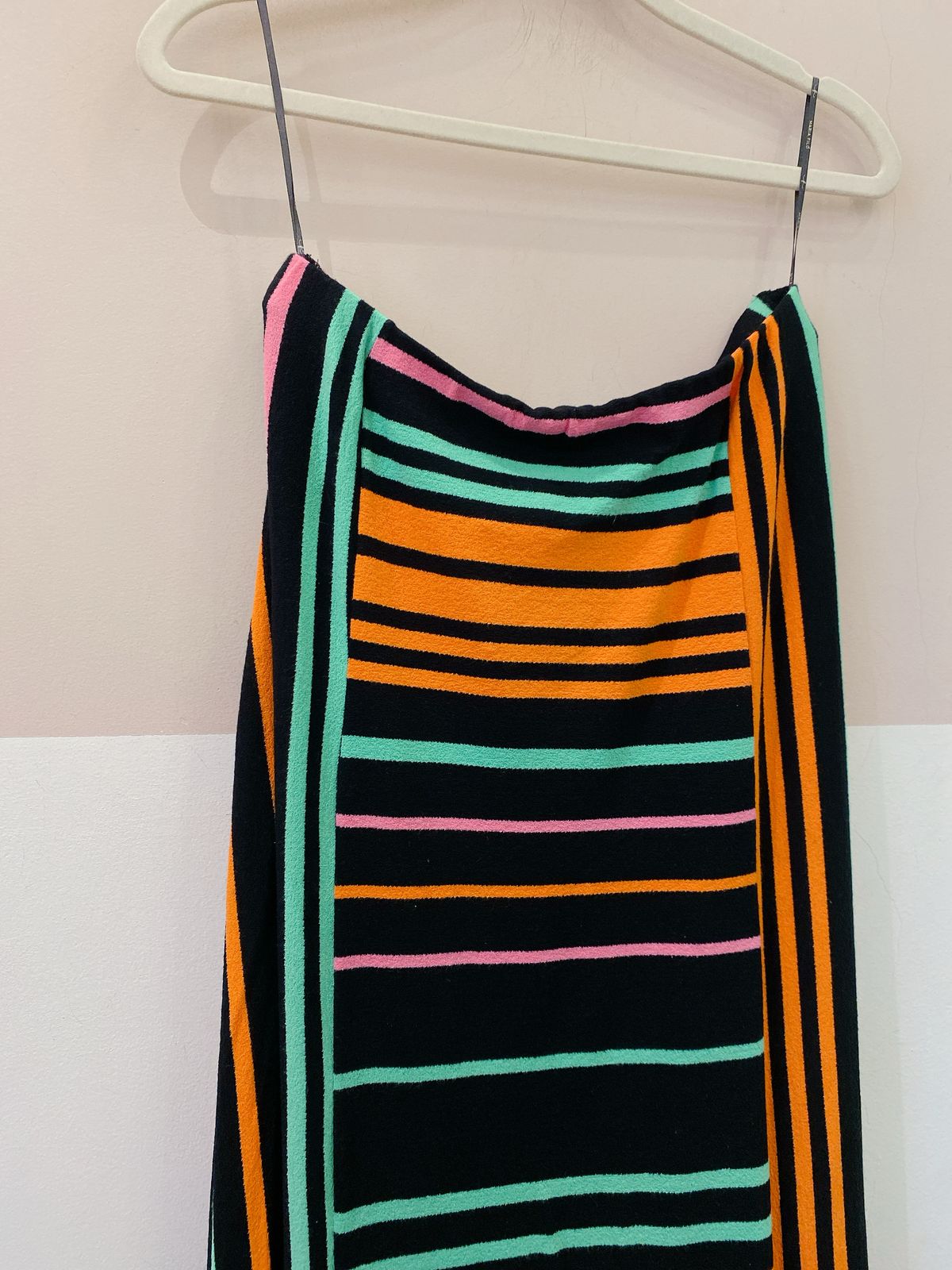 Saia midi preta listrada Maria Filó G