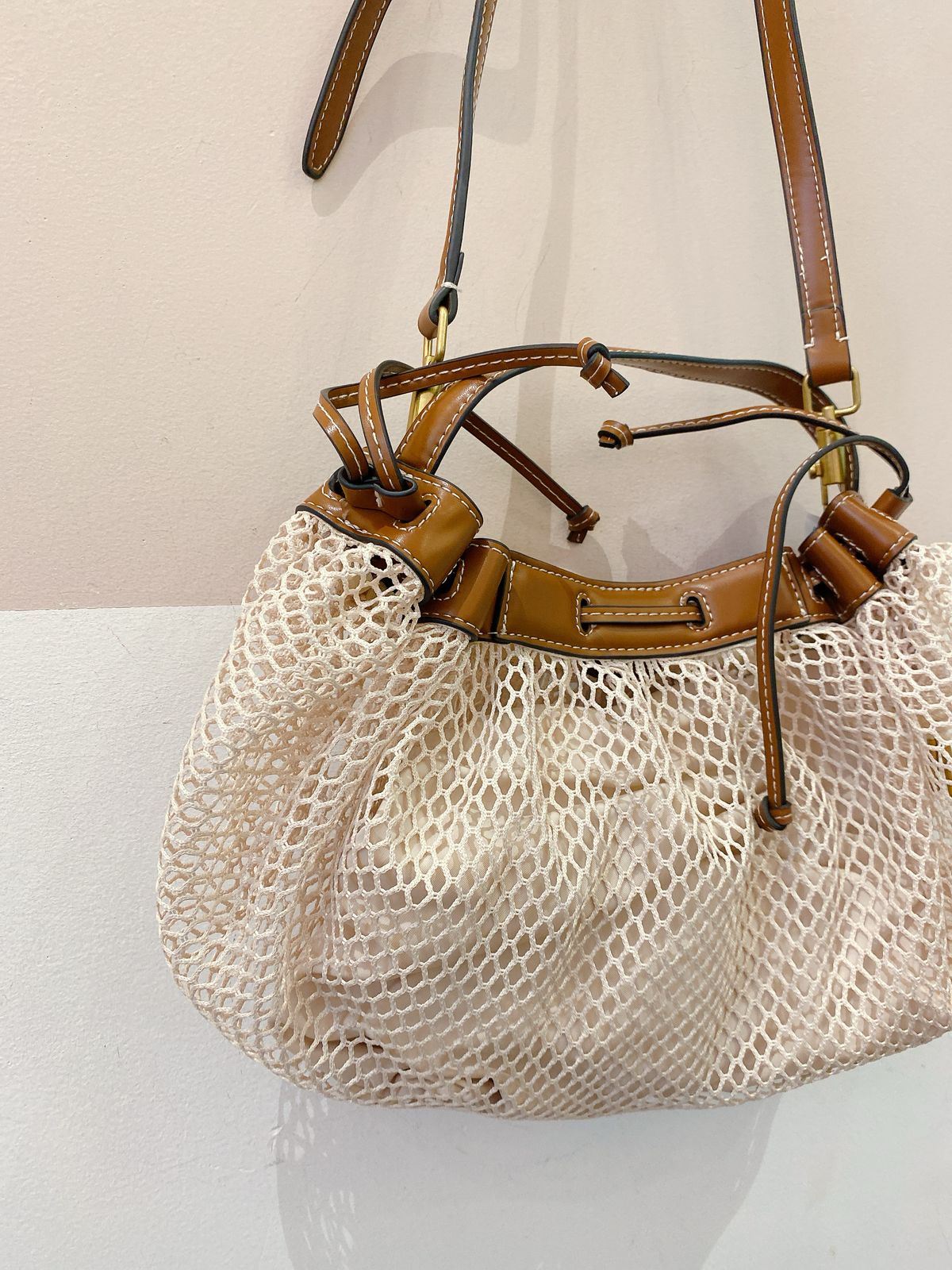 Bolsa rede off white marrom Zara