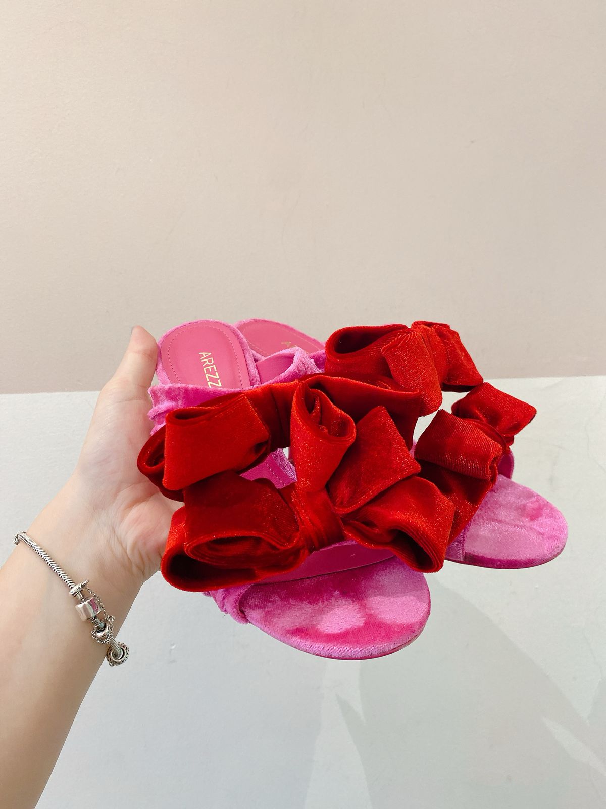 Sandália veludo laços vermelhos Arezzo 34