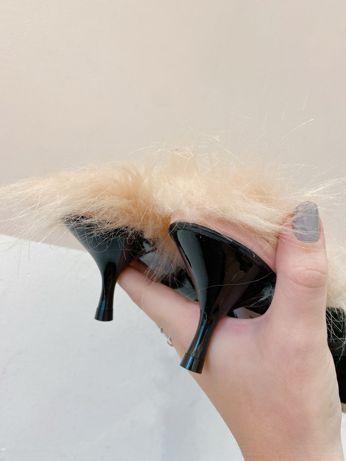 Sandália pêlos alças pretas Schutz 35