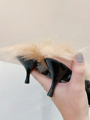 Sandália pêlos alças pretas Schutz 35