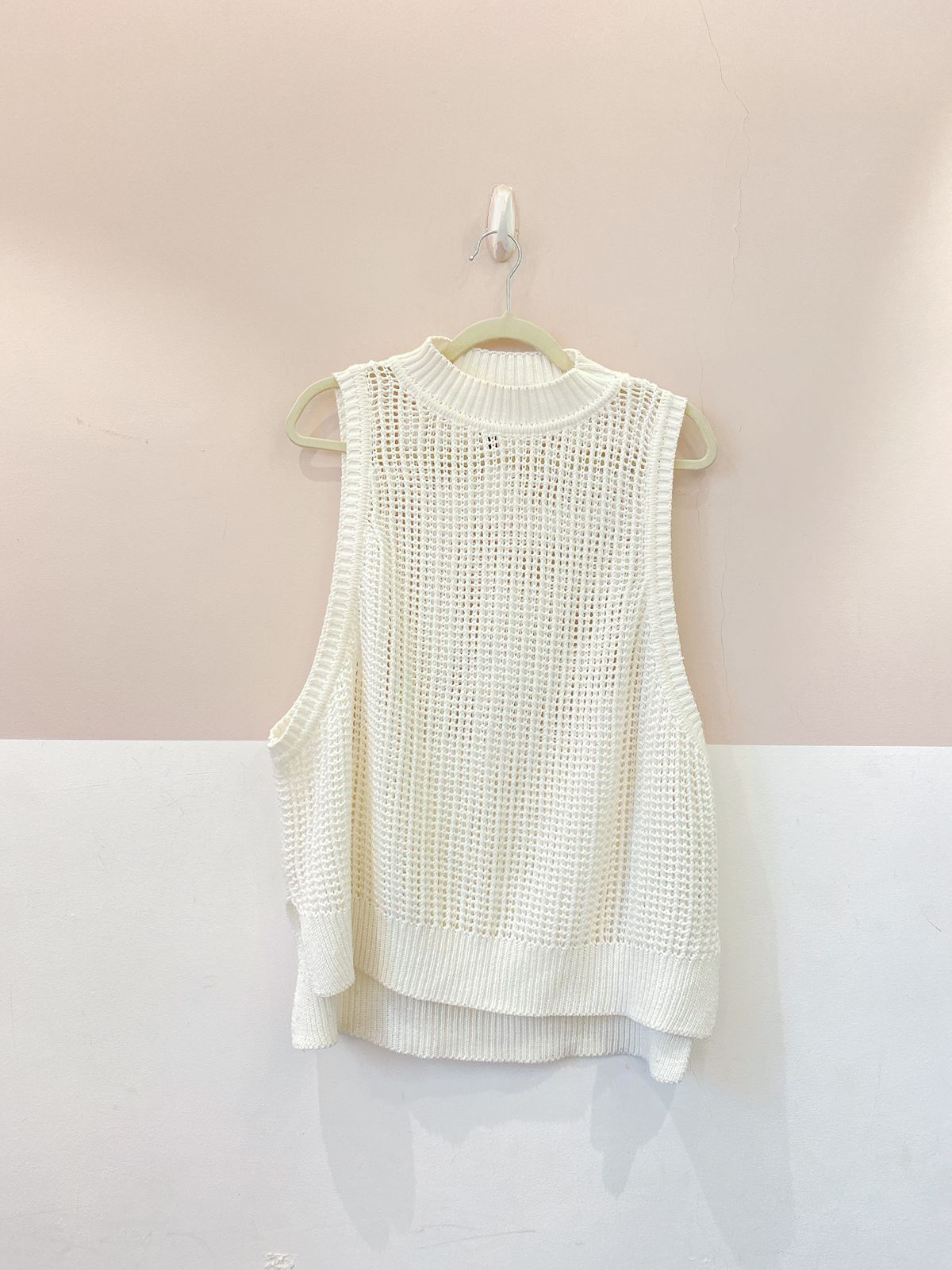 Colete off white tricot FYI G