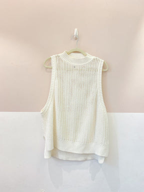 Colete off white tricot FYI G