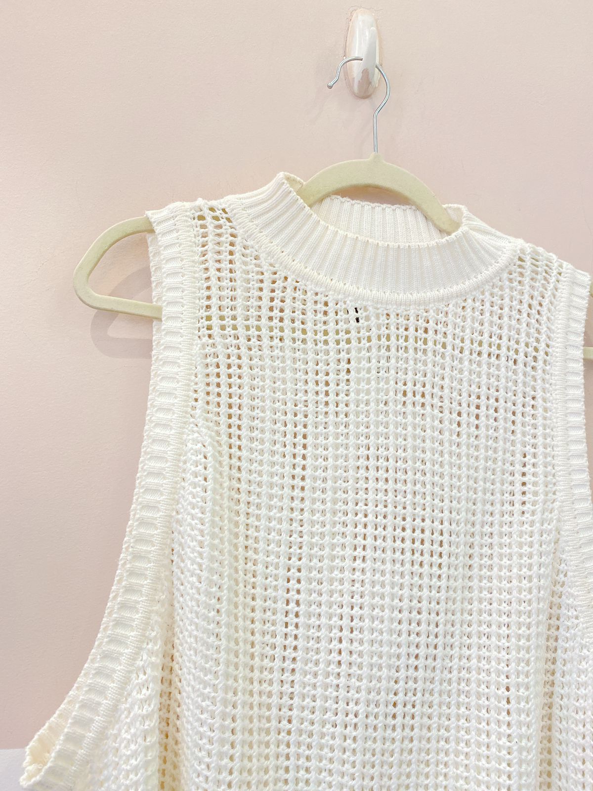 Colete off white tricot FYI G