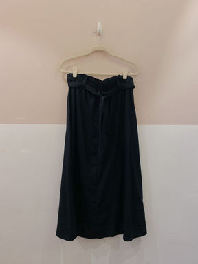 Saia midi preta Renner G