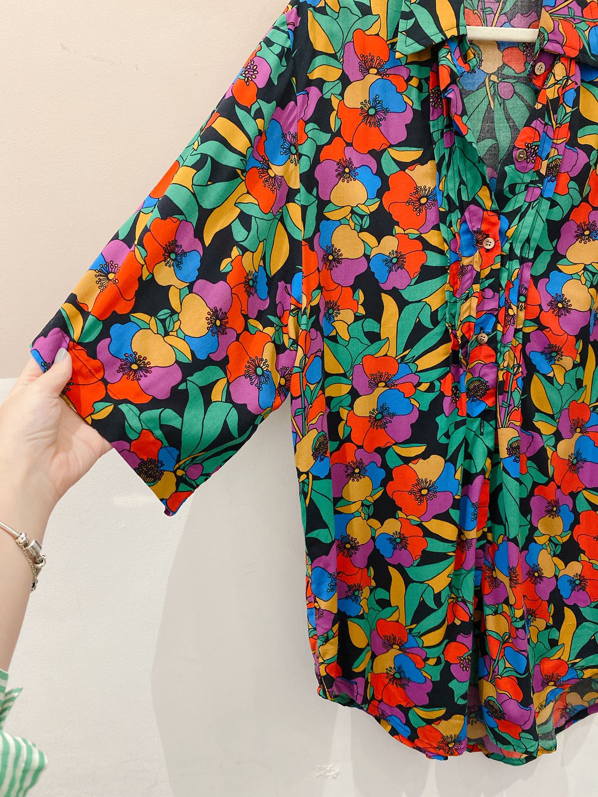 Camisa floral colorida Totem M