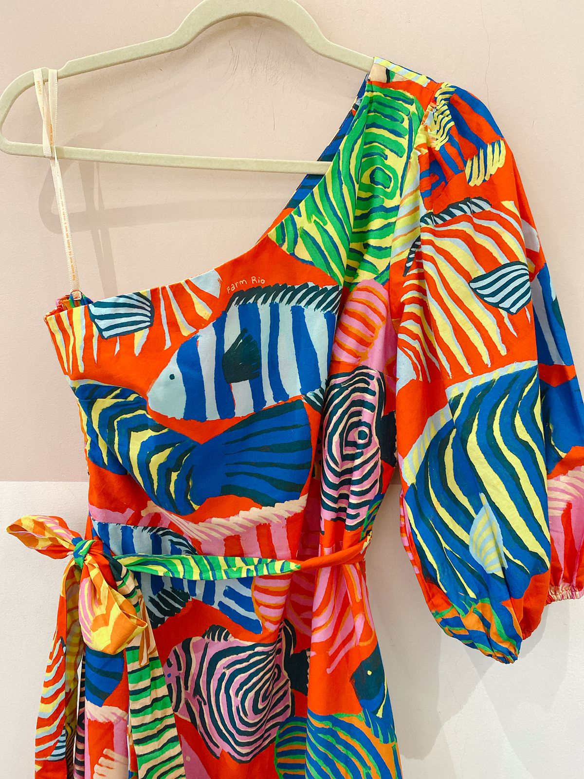 Vestido colorido peixes ombro só Farm GG