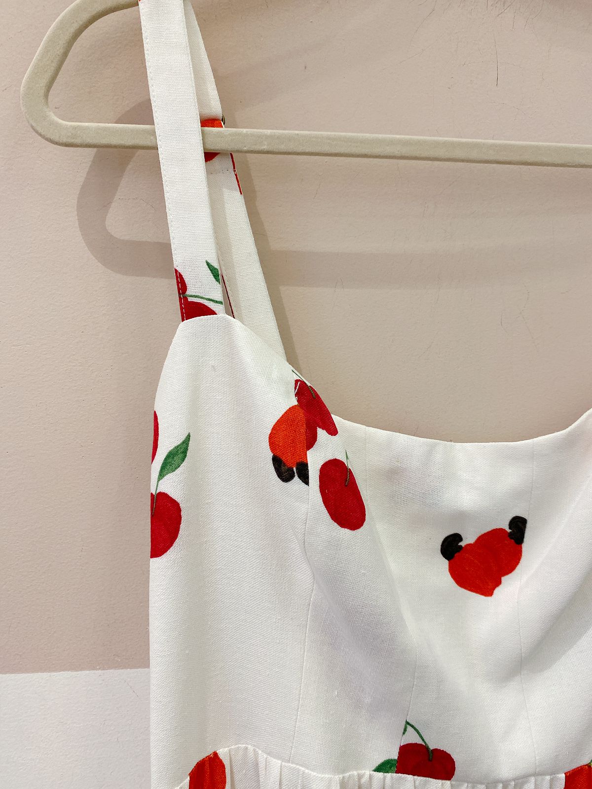 Vestido branco cajus e cerejas Farm G